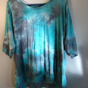 Tie dyed tee with great details